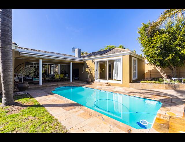 3 BEDROOM HOUSE FOR SALE IN WEST BEACH